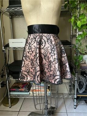 💜💜💜Pink and Black Embroidered Apron